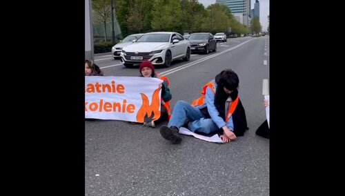 Aktywiści klimatyczni z grupy "Ostatnie Pokolenie"