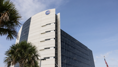 Budynek siedziby głównej Centrum Kosmicznego im. Johna F. Kennedy'ego na przylądku Canaveral na Florydzie