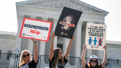Sąd Najwyższy USA zniósł konstytucyjne prawo do aborcji