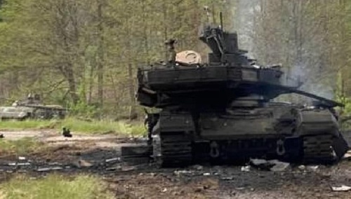 Zdjęcie ilustracyjneniszczony rosyjski najnowszy czołg T-90 M 