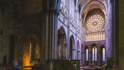 wnętrze katedry/zdjęcie poglądowe