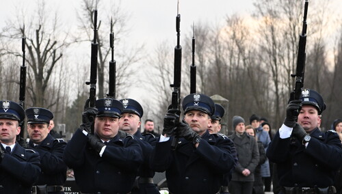 salwa honorowa podczas pogrzebu major Bogumiły Bieniek–Pasierb