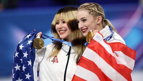 Złote medalistki Alysa Liu i Amber Glenn z USA