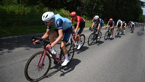 Kolarze na trasie wyścigu