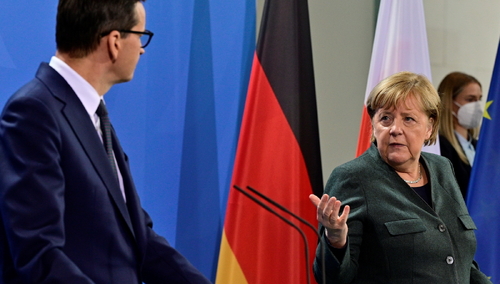 Niemcy. Politolog: "Uzgodnienia Berlina z Moskwą są problematyczne (...) Merkel osłabiła linię UE"