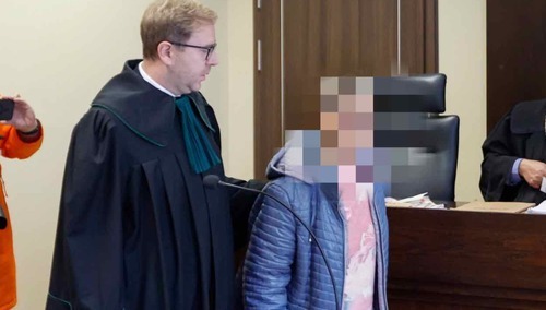 Oskarżona Teresa D. na sali rozpraw Sądu Rejonowego w Myszkowie