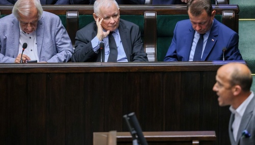 Najnowszy sondaż. Zjednoczona Prawica zwiększa przewagę nad KO