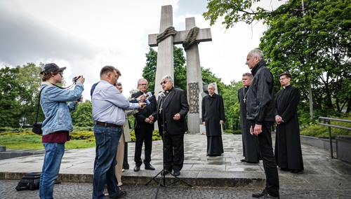 Kard. Marcello Semeraro w czasie spotkania z dziennikarzami 