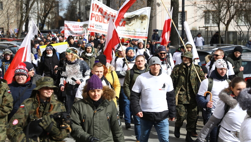 "800 wniosków do sądu i ponad pół tysiąca notatek do sanepidu". Tak wyglądał marsz przeciwników przeciwników obostrzeń