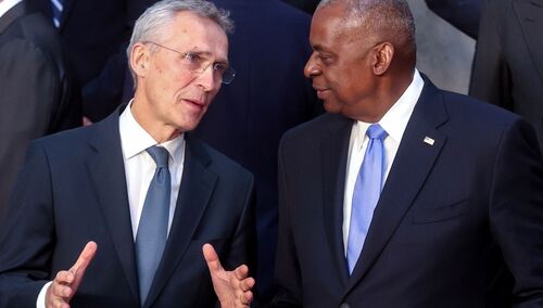 Jens Stoltenberg i sekretarz obrony Stanów Zjednoczonych Lloyd Austin