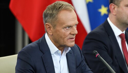 Co wynika z wewnętrznych sondaży PO? Onet: „Tusk szykuje uderzenie”