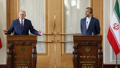 Szef polskiego MSZ Zbigniew Rau oraz minister spraw zagranicznych Iranu Hosejn Amir Abdollahijan