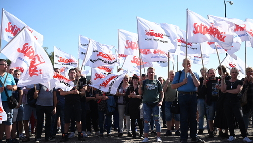 Pikieta pracowników Beko Europe w Łodzi