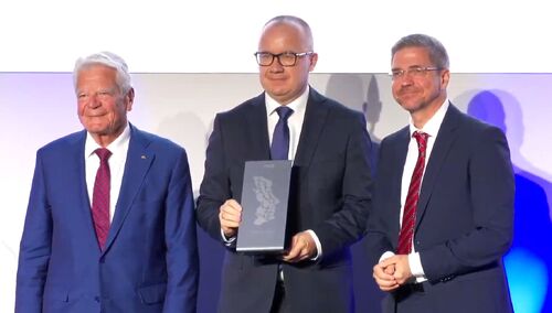 Adam Bodnar odbiera nagrodę M100 Sanssouci Colloquium