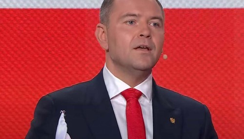 Karol Nawrocki podczas debaty