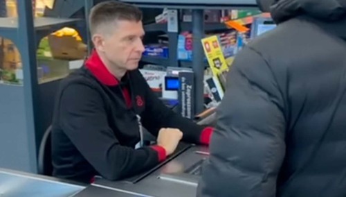 Ryszard Petru pracuje w jednym ze sklepów sieci Biedronka