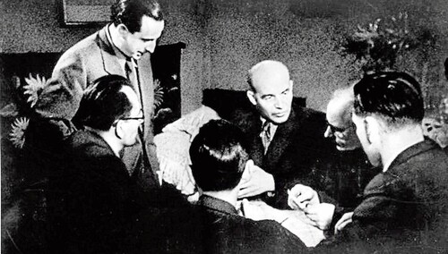 Narada kierownictwa Gwardii Ludowej. Od lewej Ignacy Loga Sowiński, Marian Spychalski, Władysław Gomułka, Franciszek Jóźwiak