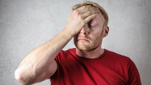 Czym łagodzić ból głowy z przodu czoła?