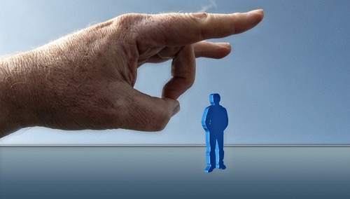 Zwolnienia, grafika poglądowa