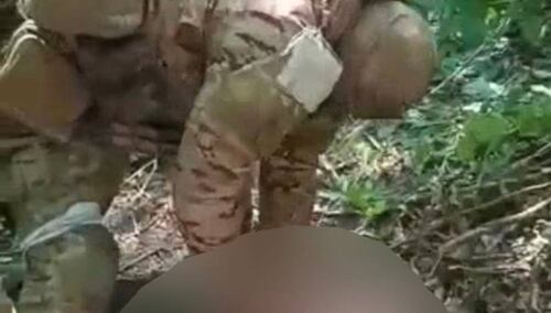 Brutalna egzekucja jeńca