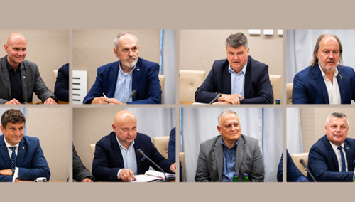 Uczestnicy spotkania z wiceszefem MSWiA Maciejem Wąsikiem