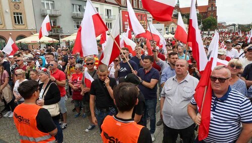 Uczestnicy protestu "Stop imigracji" w Białymstoku