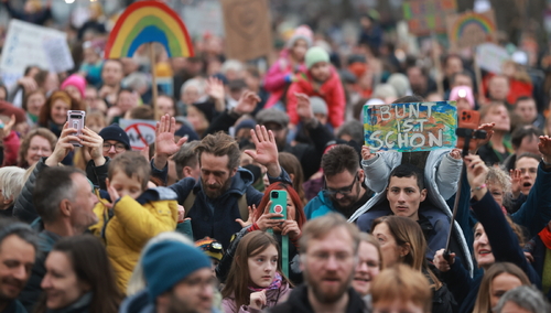 Wiec przeciwko skrajnej prawicy pod Bramą Brandenburską w Berlinie, Niemcy, 25 stycznia 2025 r