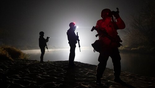 żołnierze WOT nad Bugiem