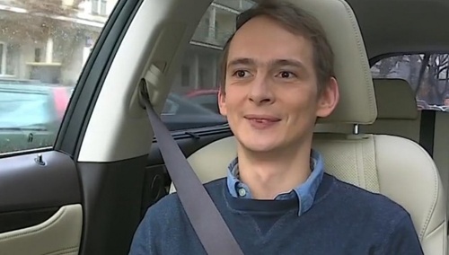 Jaś Kapela: "Jak mogę Wam pomóc?" Internauci: "Truskawki. Mam płot do naprawy..."