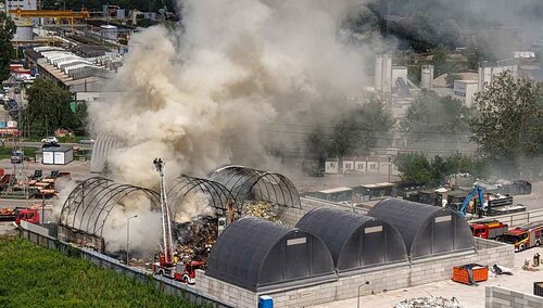 Pożar w sortowni śmieci przy ulicy Zawodzie