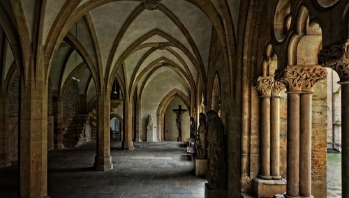 Czy zakony męskie pomagają uchodźcom?