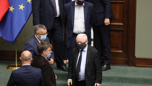 Prezes PiS Jarosław Kaczyński (P), minister infrastruktury Andrzej Adamczyk (3L), minister sprawiedliwości Zbigniew Ziobro (2L) na sali obrad Sejmu w Warszawie, / / PAP/Wojciech Olkuśnik