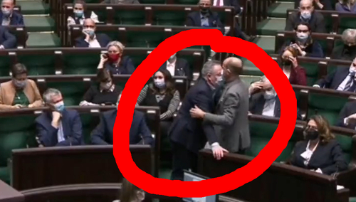 Borys Budka wyprowadza z sali obrad Sejmu Bartłomieja Sienkiewicza