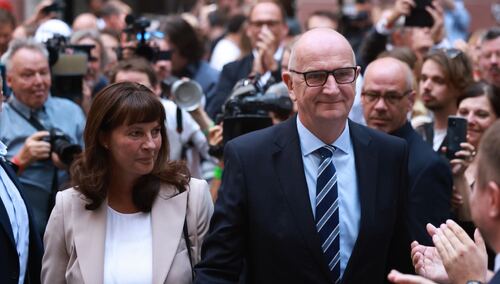 Główny kandydat Partii Socjaldemokratycznej (SPD) i premier Brandenburgii Dietmar Woidke i jego żona Susanne