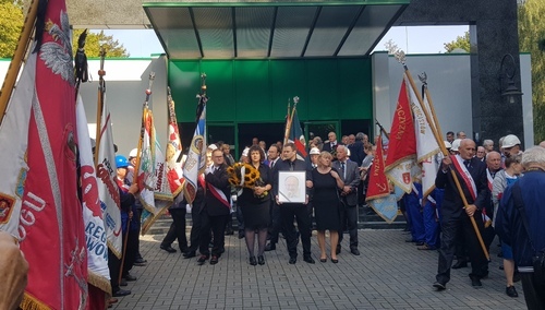 Pogrzeb śp. Jacka Rybickiego. "Odszedł dobry, wrażliwy człowiek. Jacku na zawsze pozostaniesz w naszej pamięci"