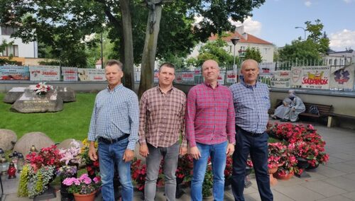 Uczestnicy warty: Stanisław Grzywacz, Artur Stefański. Piotr Jakubiec, Marian Ożóg