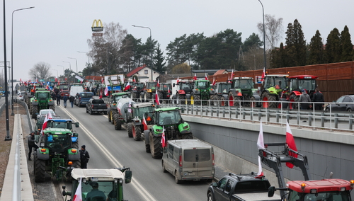 20.03.2024. Rolnicy blokują drogę w miejscowości Zakręt