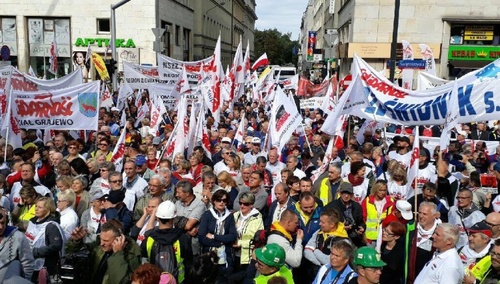 Protest Solidarności w Warszawie. Piotr Duda zaprezentował logo Marszu Godności