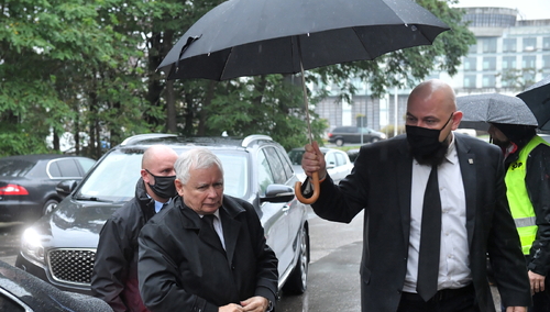 WP: Bunt wśród senatorów PiS? Kaczyński wysłał listy z ostrzeżeniami