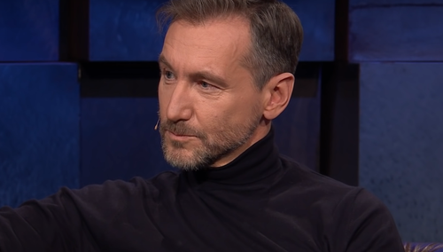 Piotr Kraśko, gwiazda „Faktów” TVN, jeździł bez prawa jazdy. Teraz przeprasza