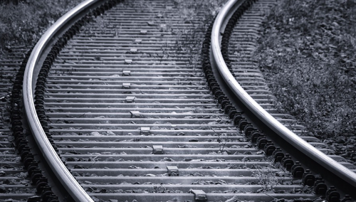 Tragedia w Olsztynie. Nastolatek wpadł pod pociąg