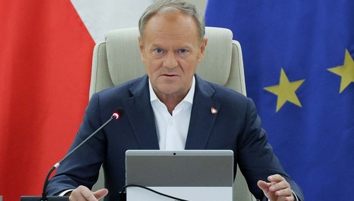 Donald Tusk ma problem. Według najnowszego sondażu Koalicja 13 grudnia nie uzyskałaby wystarczającej do rządzenia większości 