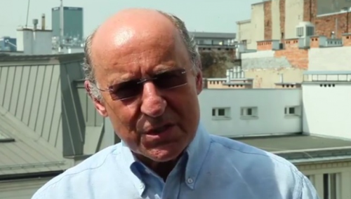 Fronczewski wspomina, że SB przedstawiła mu „propozycję nie do odrzucenia”. „Nie wyobrażałem sobie mojej reakcji”