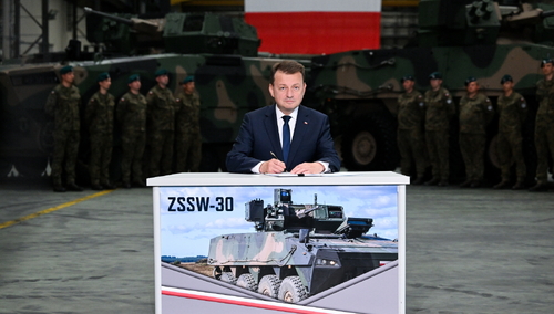 Szef MON zatwierdził umowę na bezzałogowe wieże dla transporterów Rosomak. Wartość kontraktu to 1,7 mld zł