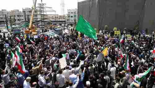 Demonstracje w Teheranie po ataku Izraela.