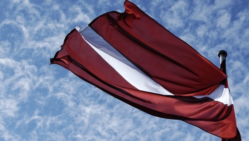 „Unia powinna zaprzestać wydawania Rosjanom wiz”. Łotewskie MSZ apeluje do władz UE