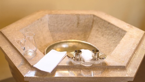 Chrzcielnicą/zdjęcie poglądowe