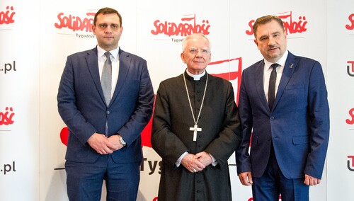 Michał Ossowski, red. nacz. "Tygodnika Solidarność", arcybiskup Marek Jędraszewski, Piotr Duda, przewodniczący Komisji Krajowej NSZZ "Solidarność"