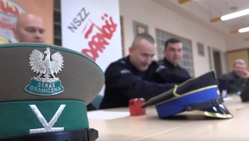 Czy nowy dodatek „antyemerytalny” zatrzyma funkcjonariuszy przed odejściem ze służby?