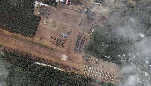 Rosyjskie wojska na granicy białorusko-ukraińskiej. Opublikowano nowe zdjęcia satelitarne [FOTO]